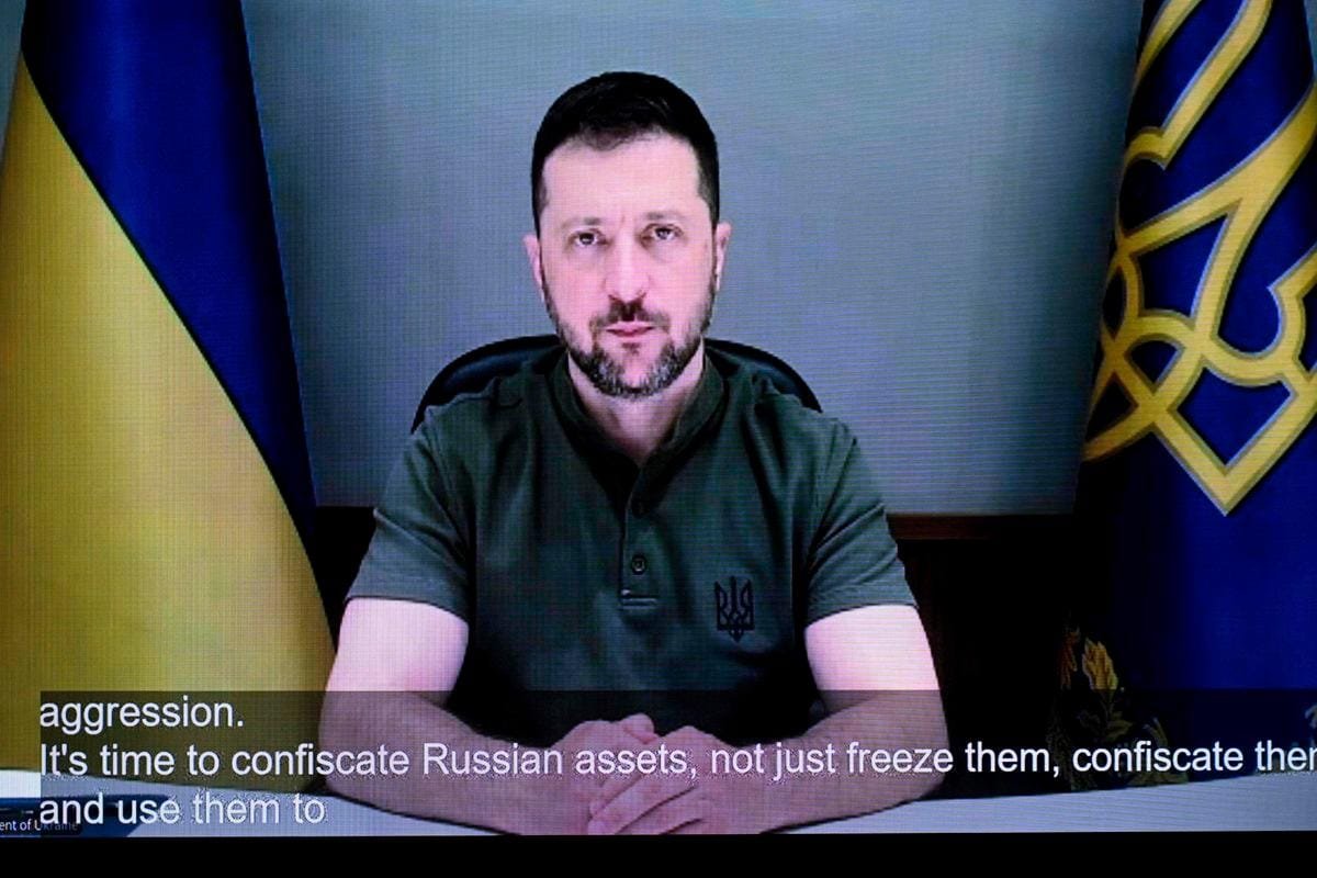 Zelensky urges global action for “regime change” in Russia