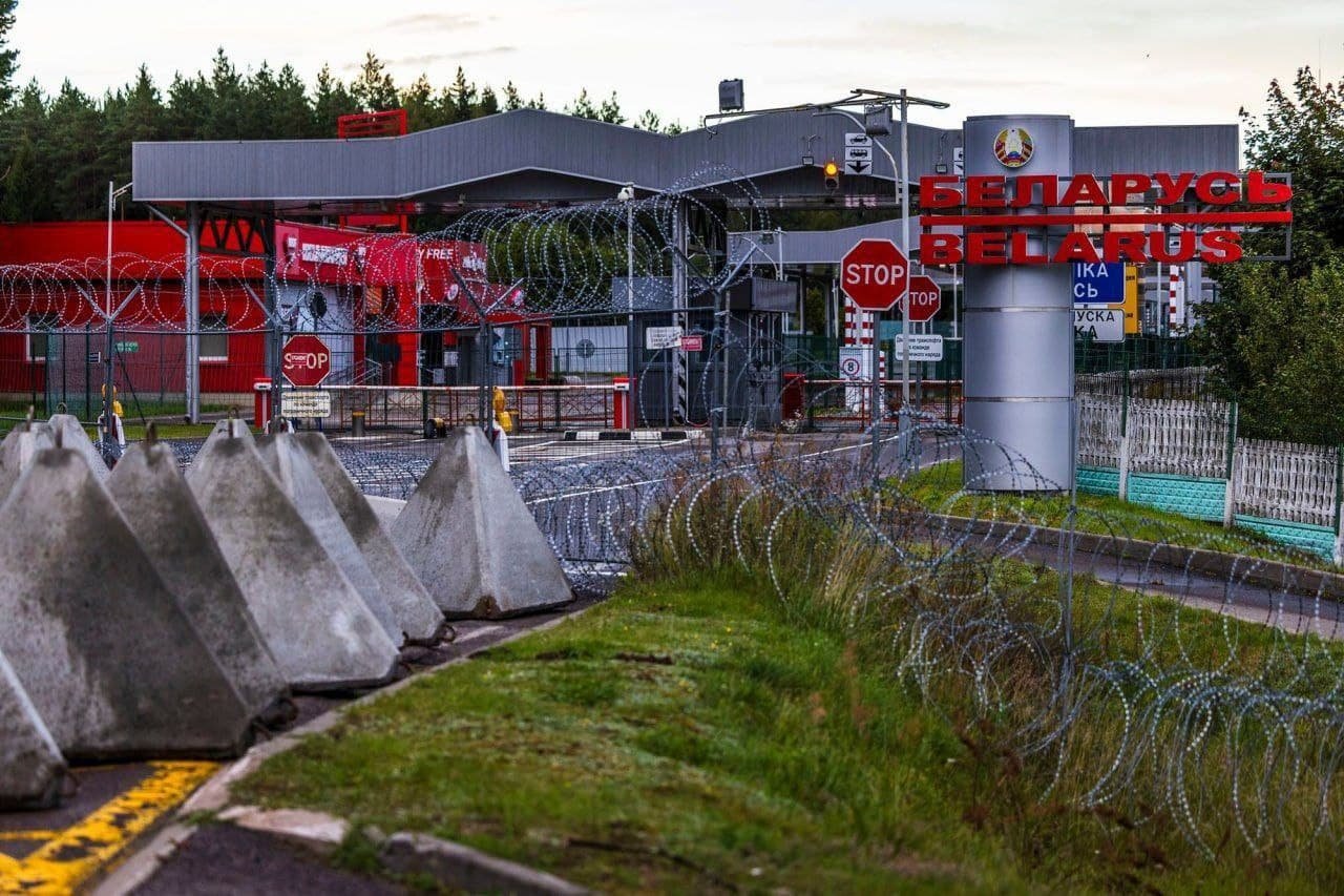 Lithuania installs anti-tank obstacles along its border with Russia and Belarus