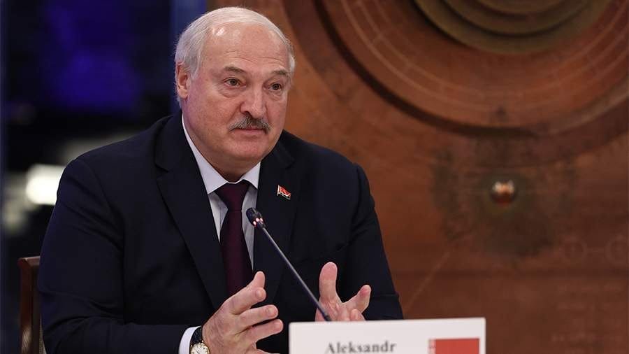 Lukashenko says Russian Oreshnik missile system on way to Belarus