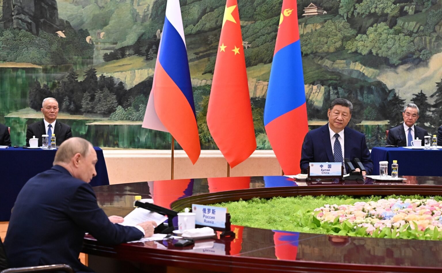 Russia, China sign deal to build new gas pipeline as they deepen energy ties